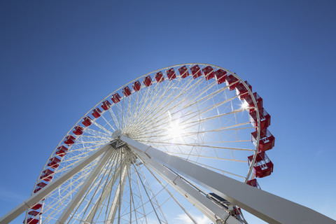 Riesenrad gegen blauen Himmel, lizenzfreies Stockfoto