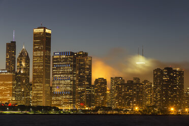 USA, Illinois, Chicago, Skyline and Lake Michigan in the evening light - FOF007214