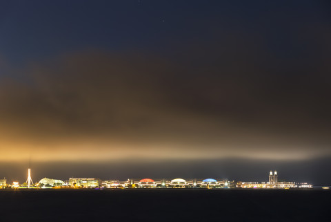 USA, Illinois, Chicago, Navy Pier und Michigansee bei Nacht, lizenzfreies Stockfoto