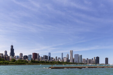 USA, Illinois, Chicago, Skyline, Willis Tower und Michigansee - FOF007225