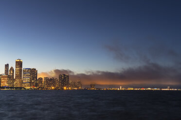 USA, Illinois, Chicago, Skyline and Lake Michigan in the evening light - FOF007230