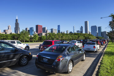 USA, Illinois, Chicago, Verkehrsstau auf dem Lake Shore Drive - FO007146