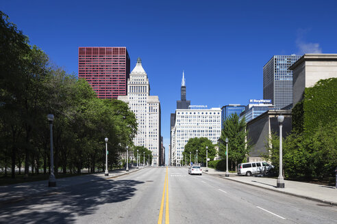 USA, Illinois, Chicago, Wolkenkratzer mit Willis Tower - FOF007147