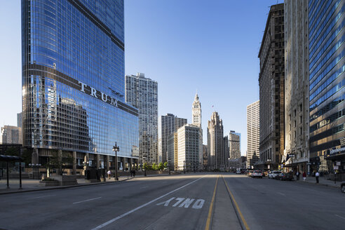 USA, Illinois, Chicago, skyscrapers with Trump Tower in downtown - FOF007156