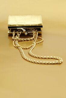 Open gold purse with gold jewelry - JAWF000037