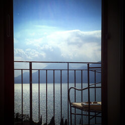 Italien, Venetien, Blick auf den Gardasee - LVF001851