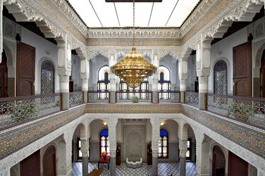 Marokko, Fes, Eingangshalle des Hotels Riad Fes - KMF001481