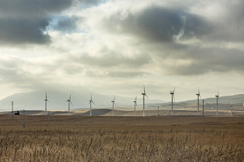 Spanien, Andalusien, Tarifa, Windpark - KBF000170