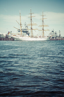 Deutschland, Schleswig-Holstein, Kiel, Segelschulschiff Gorch Fock - KRP001058