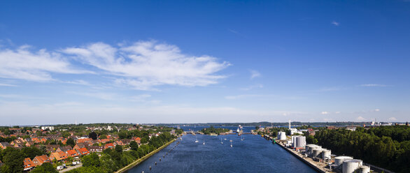 Deutschland, Schleswig-Holstein, Kiel, Blick auf Nord-Ostsee-Kanal, Nord-Ostsee-Kanal - KRPF001068