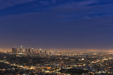 USA, Kalifornien, Los Angeles, Skyline am Abend - FOF006939