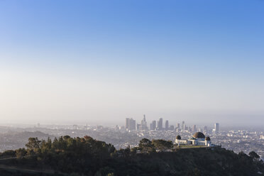 USA, Kalifornien, Los Angeles, Griffith Observatorium und Skyline - FOF006946