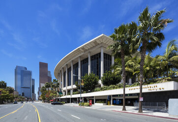 USA, Kalifornien, Los Angeles, Music Center, Grand Avenue und Dorothy Chandler Pavilion - FOF006948