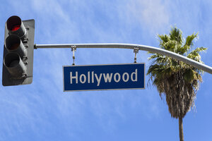 USA, Kalifornien, Los Angeles, Hollywood, Schild und Ampel - FOF006918