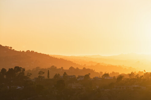 USA, California, Los Angeles, Villas in the Hollywood Hills at sunset - FOF006990