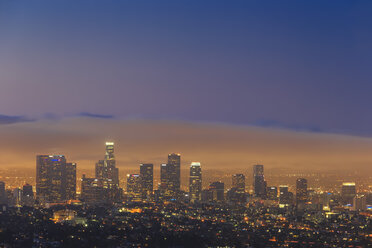 USA, Kalifornien, Los Angeles, Skyline am Abend - FO006997
