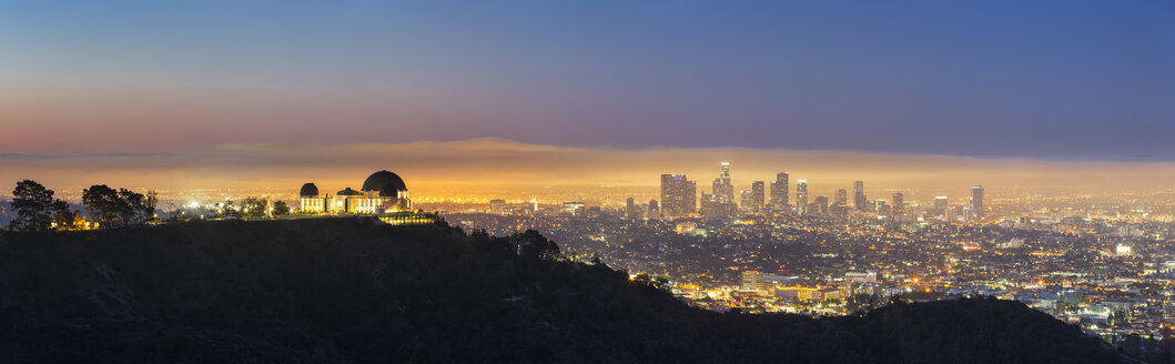 USA, California, Los Angeles, Cityscape and Griffith Observatory, Blue hour - FOF007009