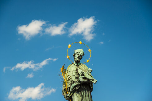 Tschechische Republik, Prag, Statue des Heiligen Johannes von Nepomuk, Karlsbrücke - WGF000441