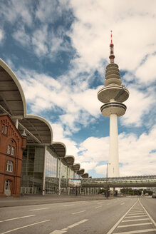 Deutschland, Hamburg, Messehallen und Heinrich-Hertz-Fernsehturm - CSTF000407