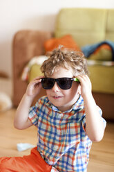 Portrait of little boy with sunglasses - AFF000088