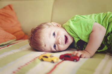 Portrait of happy little boy lying on the couch - AFF000078