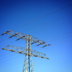 Stromleitungen mit blauem Himmel - AFF000112