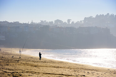 USA, Kalifornien, San Francisco, Angler am Baker Beach - BRF000762