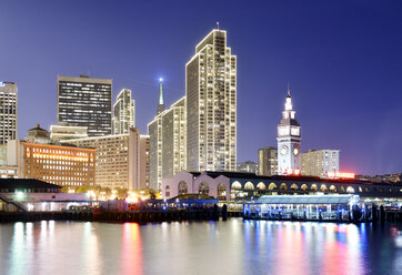 USA, California, San Francisco, skyline with Ferry Building at night - BRF000769