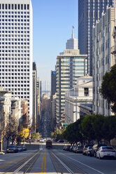 USA, California, San Francisco, view along California Street to Oakland Bay Bridge - BR000687