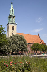 Deutschland, Berlin, Blick auf die Marienkirche am Alexanderplatz - WIF001003