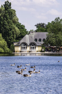 Germany, Bavaria, Munich, Schwabing, English Garden, Schwabinger Bach, Tavern - THAF000585