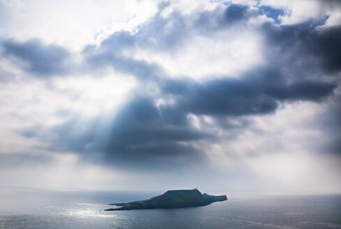 Vereinigtes Königreich, Wales, Gower Peninsula, Worm's Head bei Flut - DISF001007