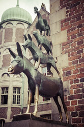 Germany, Bremen, statue of Town Musicians of Bremen at the town hall - KRPF001100