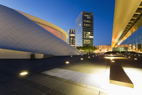 Luxemburg, Kirchberg, Philharmonie Luxemburg am Abend, Architekt Christian de Portzamparc, lizenzfreies Stockfoto