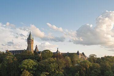 Luxemburg, Luxemburg-Stadt, Petrusse-Tal, Musee de la Banque am Abend - MSF004227