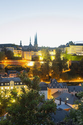 Luxembourg, Luxembourg City, View to the city district Grund, Notre-Dame Cathedral in the background, evening light - MSF004253