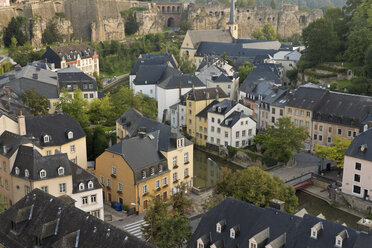 Luxemburg, Luxemburg-Stadt, Blick auf den Stadtteil Grund, Kasematten, Schloss Lucilinburhuc, im Hintergrund - MSF004260