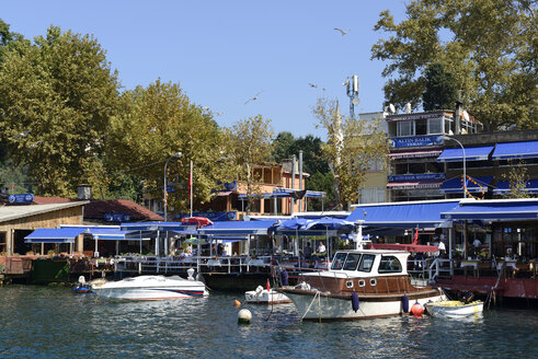 Türkei, Hafen von Anadolu Kavagi nördlich von Istanbul - LHF000379