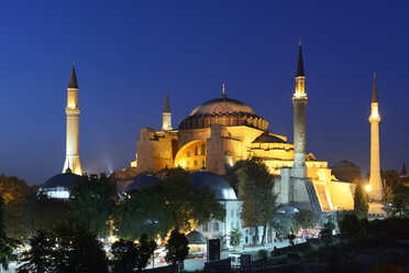 Türkei, Istanbul, Hagia Sofia bei Nacht - LHF000386