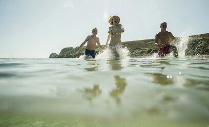 Three teenagers enjoying beachlife - UUF001697