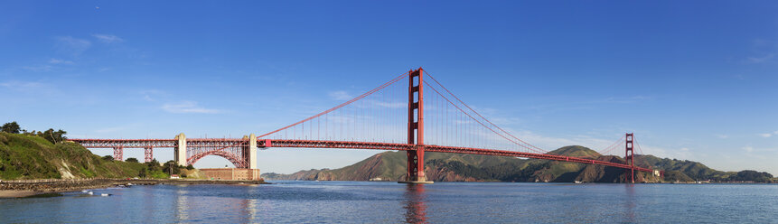 USA, Kalifornien, San Francisco, Golden Gate Bridge vom Marine Drive aus gesehen - FOF007023
