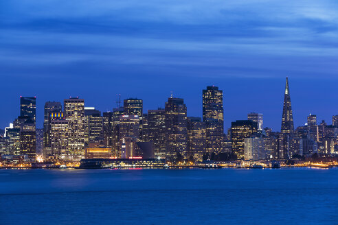USA, California, San Francisco, Skyline in the evening - FOF007050