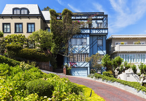 USA, Kalifornien, San Francisco, Häuser in der Lombard Street - FOF007063