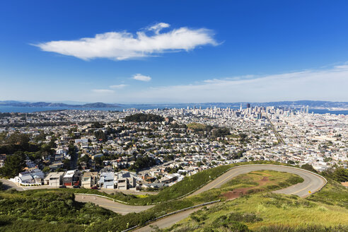 USA, Kalifornien, San Francisco, Blick von Twin Peaks, Stadtansicht mit Market Street - FOF007068