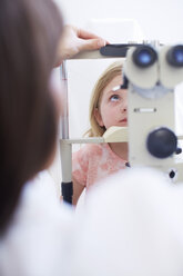 Eye doctor examining girl's vision - ZEF000601