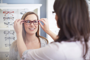 Woman at the optician trying on glasses - ZEF000638