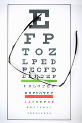 Sehtesttafel und Brille - ZEF000621
