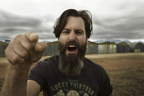 Angry man with full beard shouting at camera - KOF000016