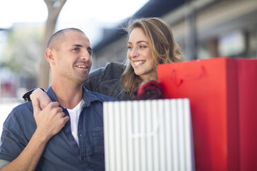 Happy couple on a shopping spree - ZEF000151