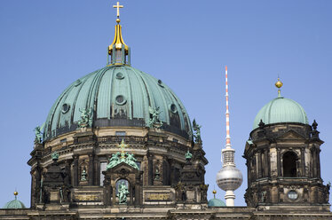 Germany, Berlin, Museum Island, Berlin Cathedral in Lustgarten and TV Tower in background - PSF000632